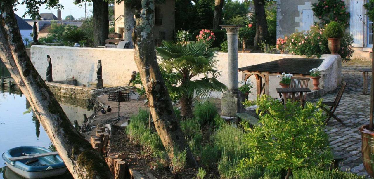 Les Douves Bed & Breakfast Onzain Exterior photo