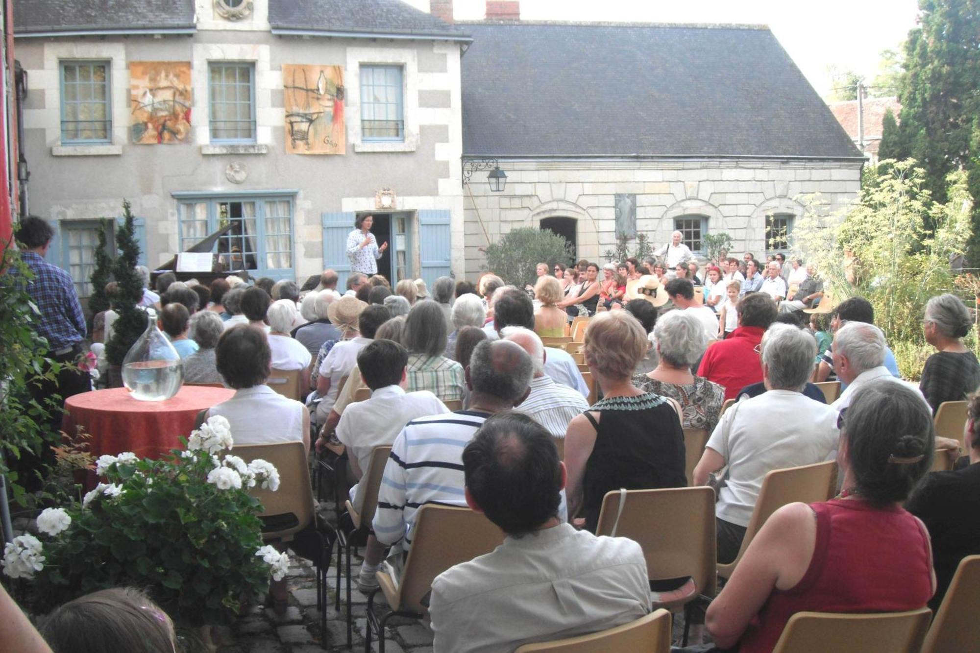 Les Douves Bed & Breakfast Onzain Exterior photo