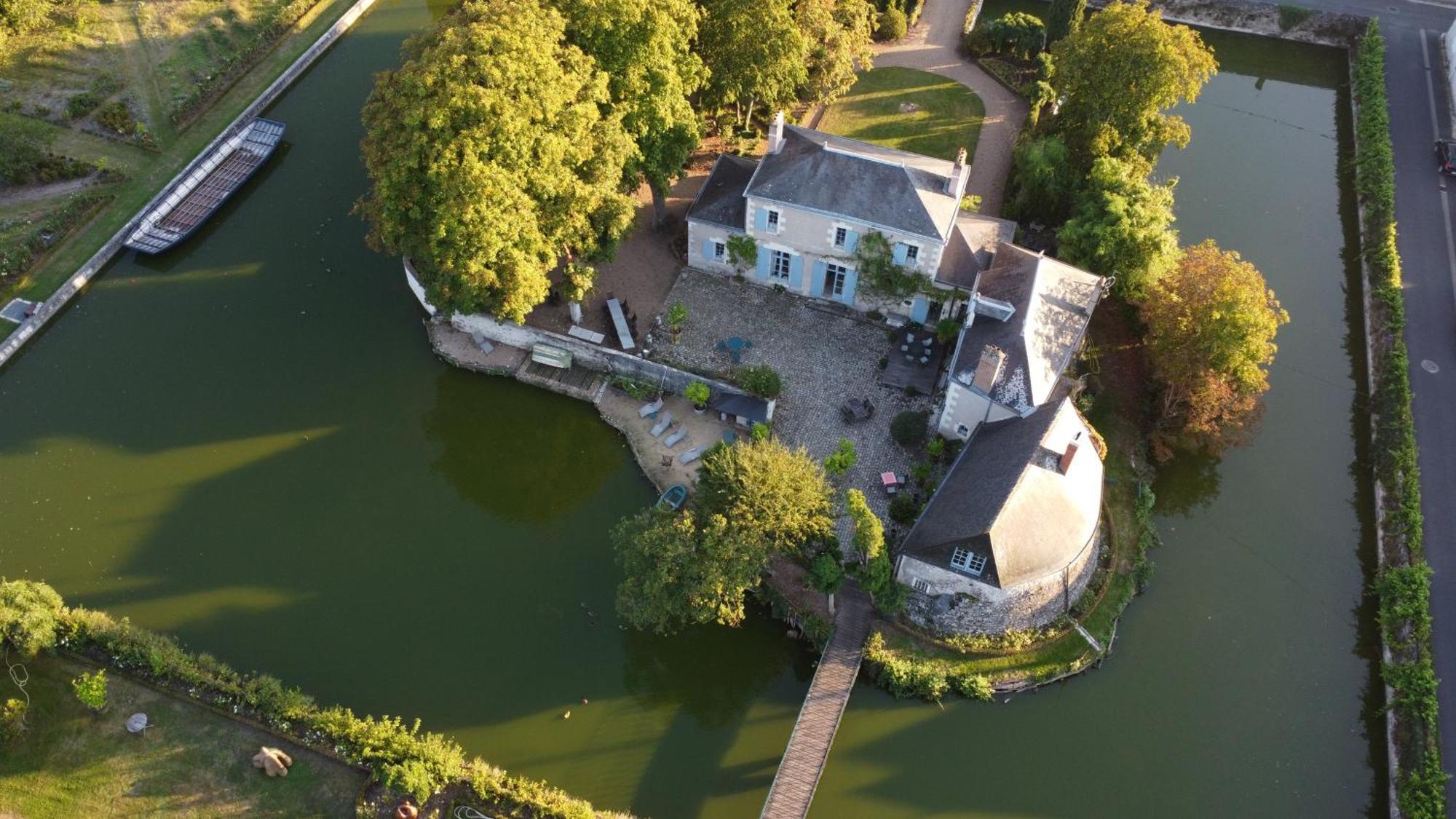 Les Douves Bed & Breakfast Onzain Exterior photo