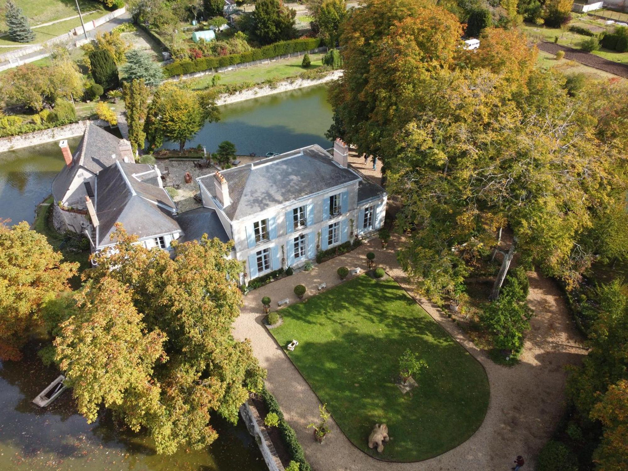 Les Douves Bed & Breakfast Onzain Exterior photo