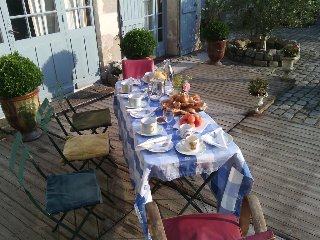 Les Douves Bed & Breakfast Onzain Exterior photo